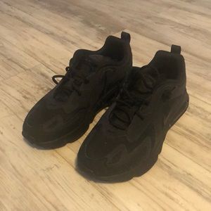 All Black Nike Airmax 200